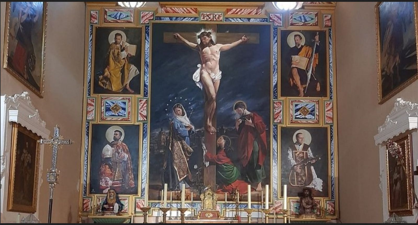 Polémico retablo en una iglesia de Guadix