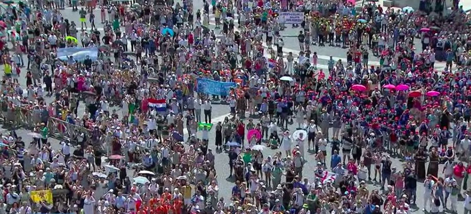 Los fieles, con el Papa