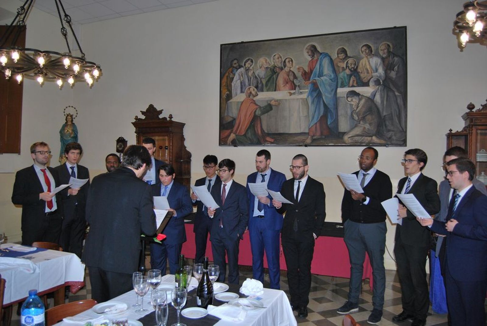 El coro del seminario celebrando la Navidad en 2020.