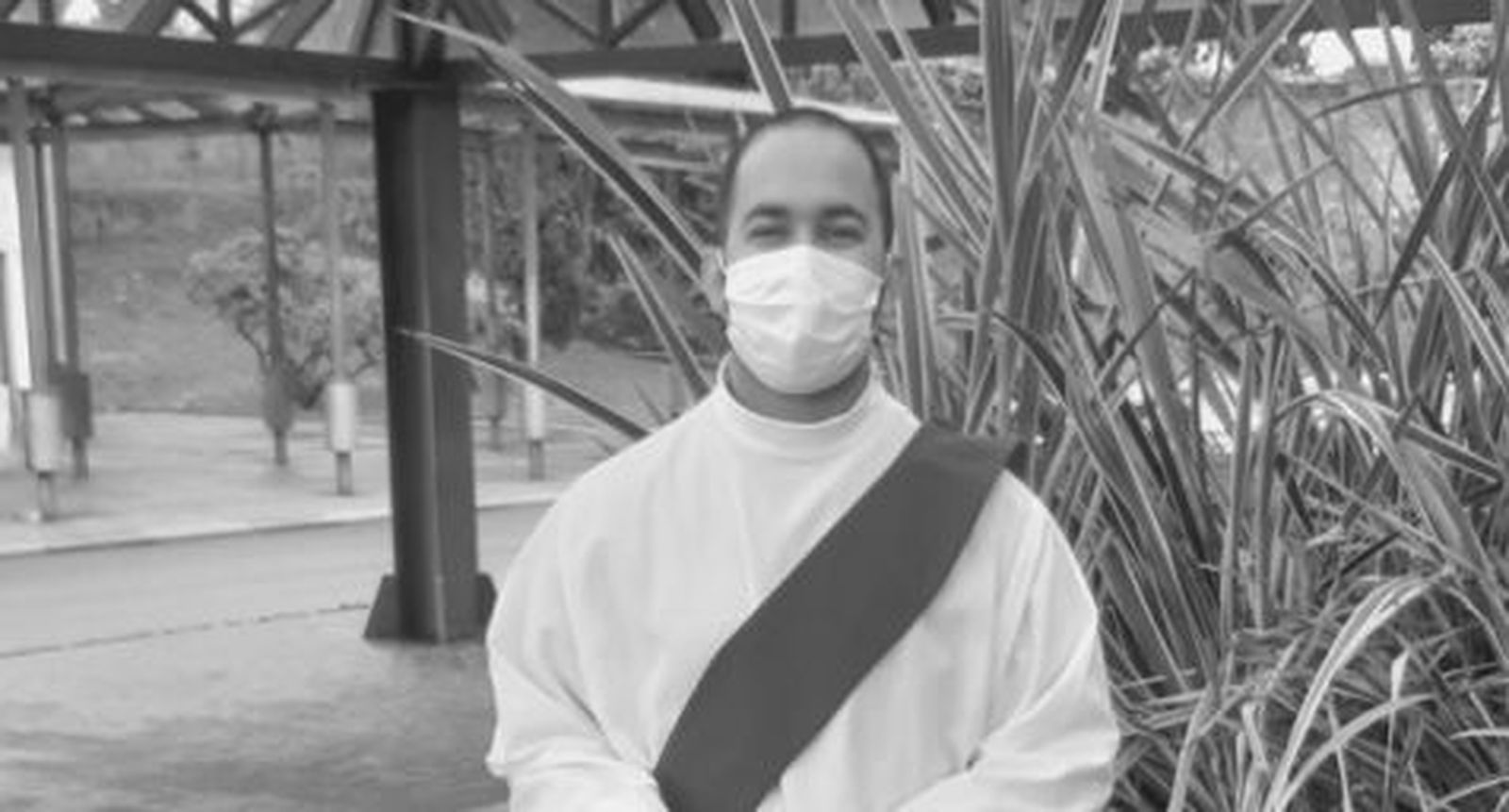 Diáconos y despedida de los fallecidos