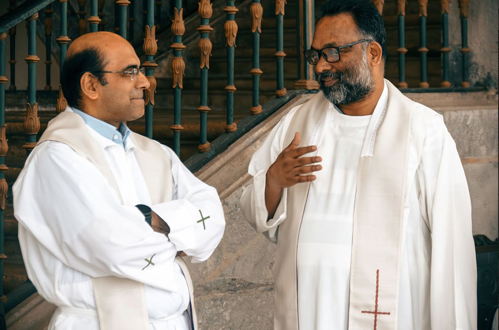 Dos religiosos jesuitas durante las Congregación de Procuradores de 2023