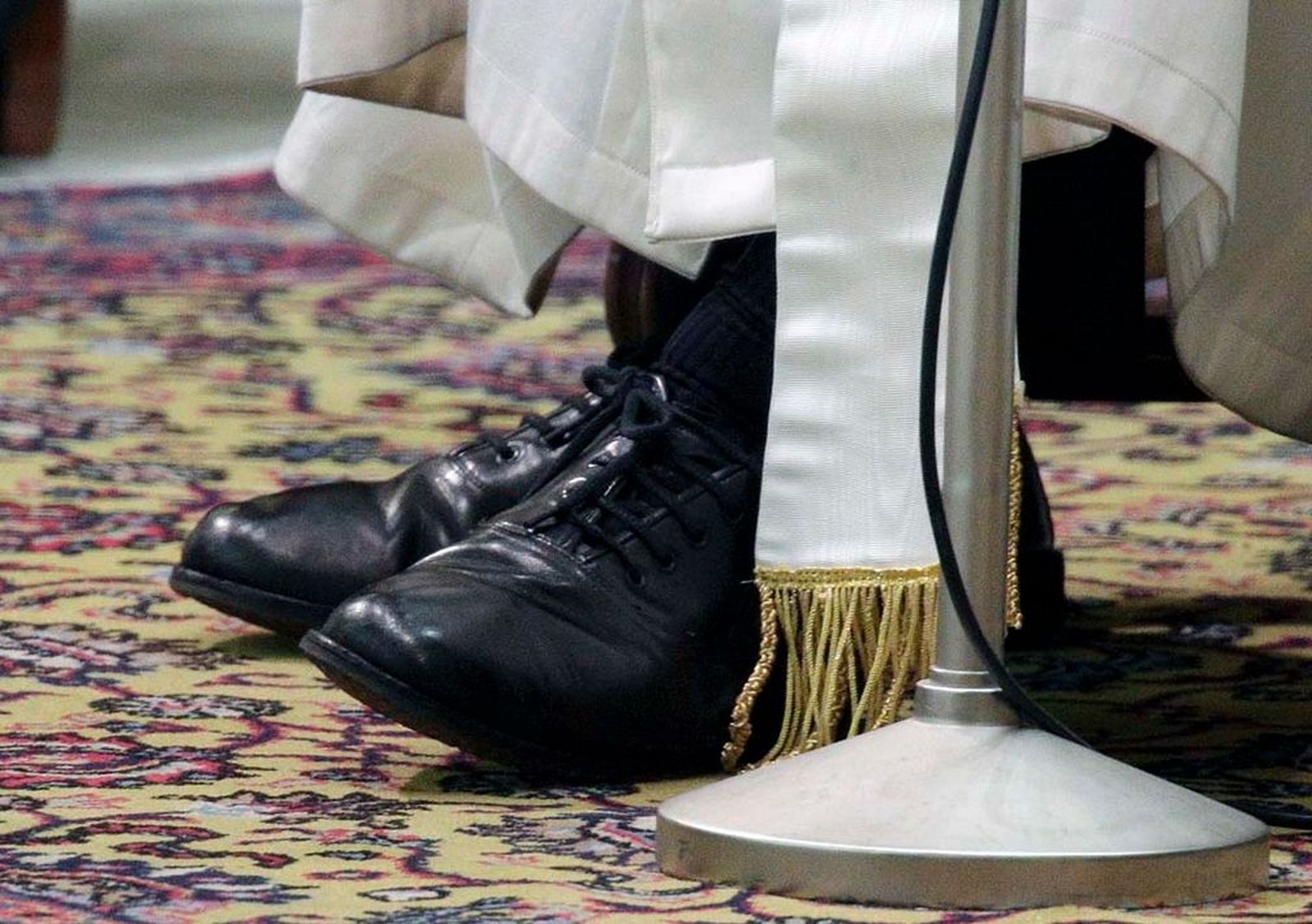 Los zapatos del Papa, negros y cómodos
