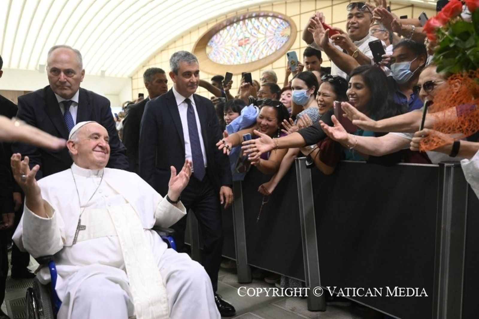 Francisco se reúne con personas trans durante la audiencia general