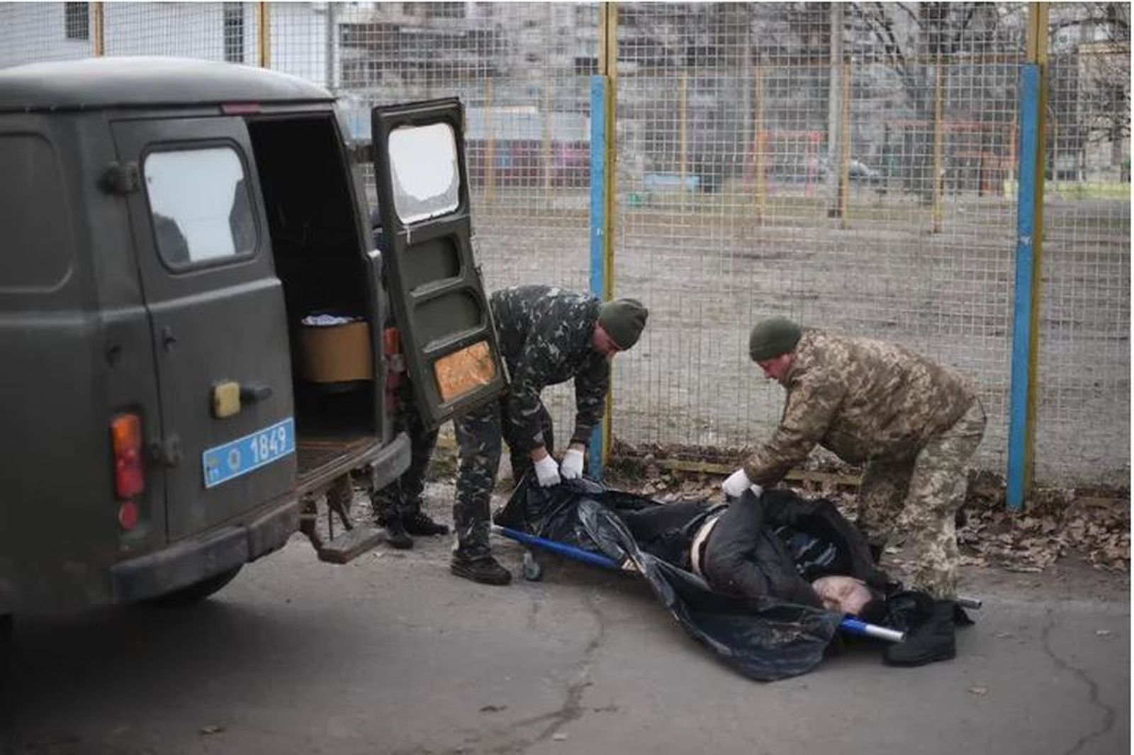 Un ucraniano muerto en la guerra contra Rusia a las afueras de Kiev.