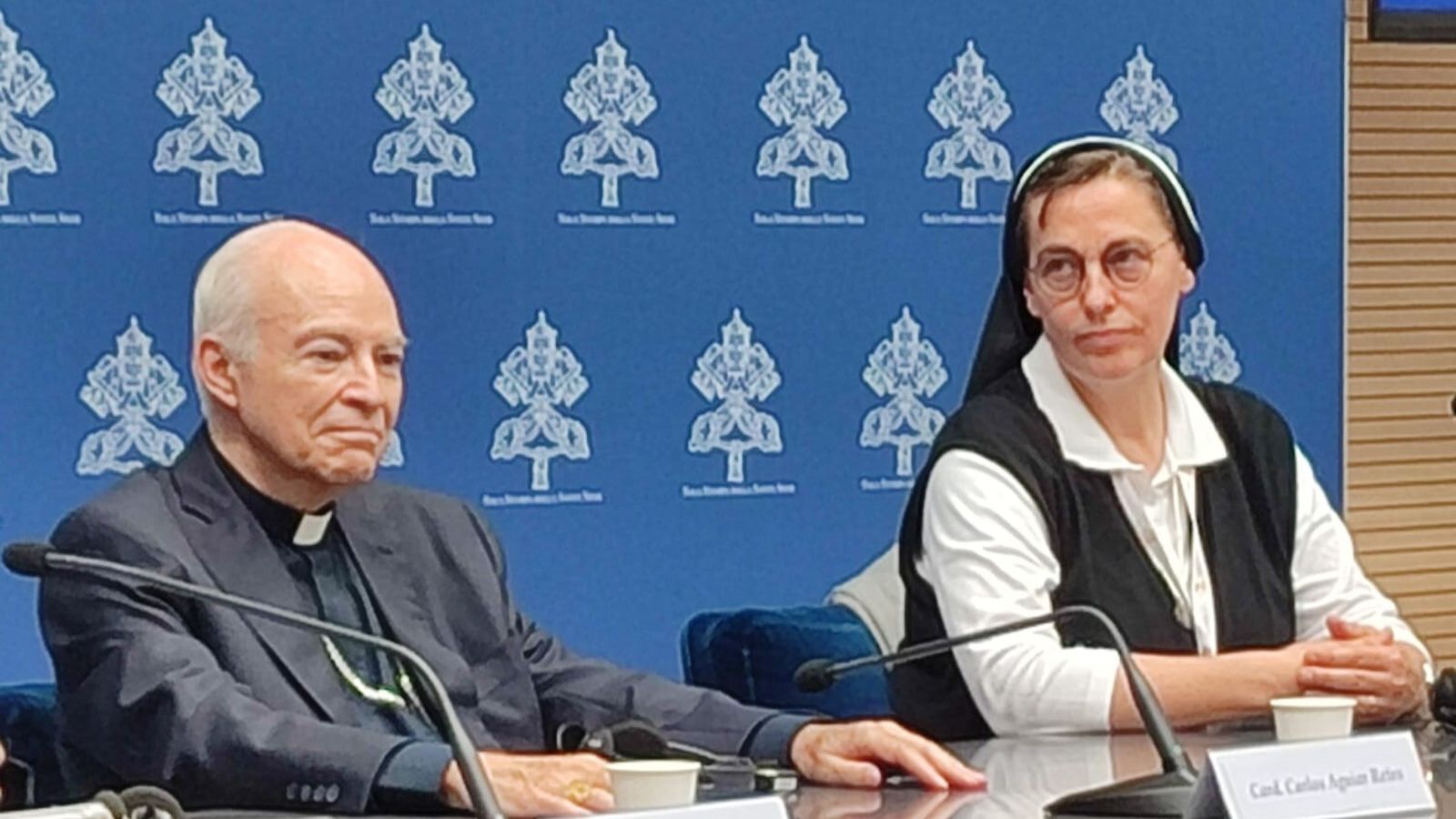 El cardenal Aguiar en la rueda de prensa