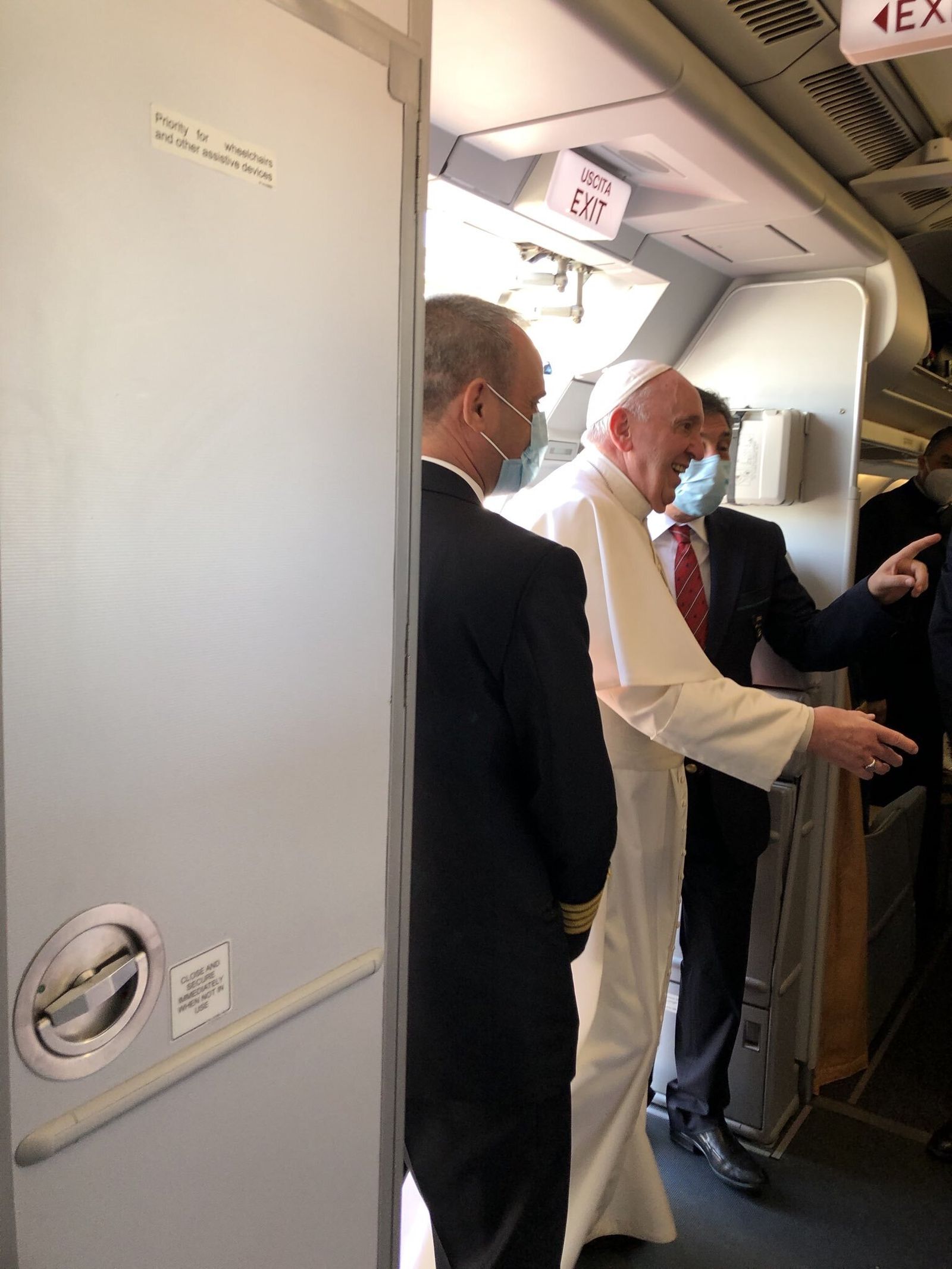 Francisco, entrando en el avión que le trajo de vuelta a Roma