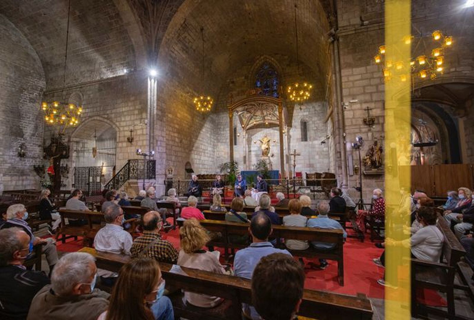 Unas setenta personas acudieron a la presentación del libro en la parroquia de Santa Anna.