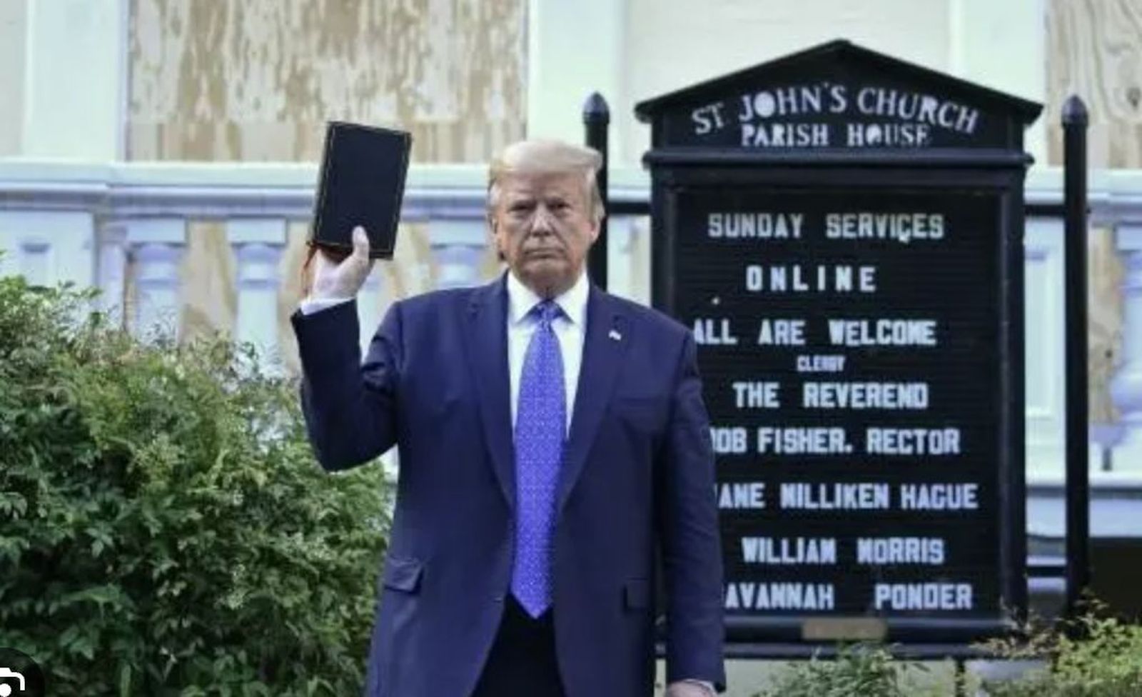 Trump y la Biblia