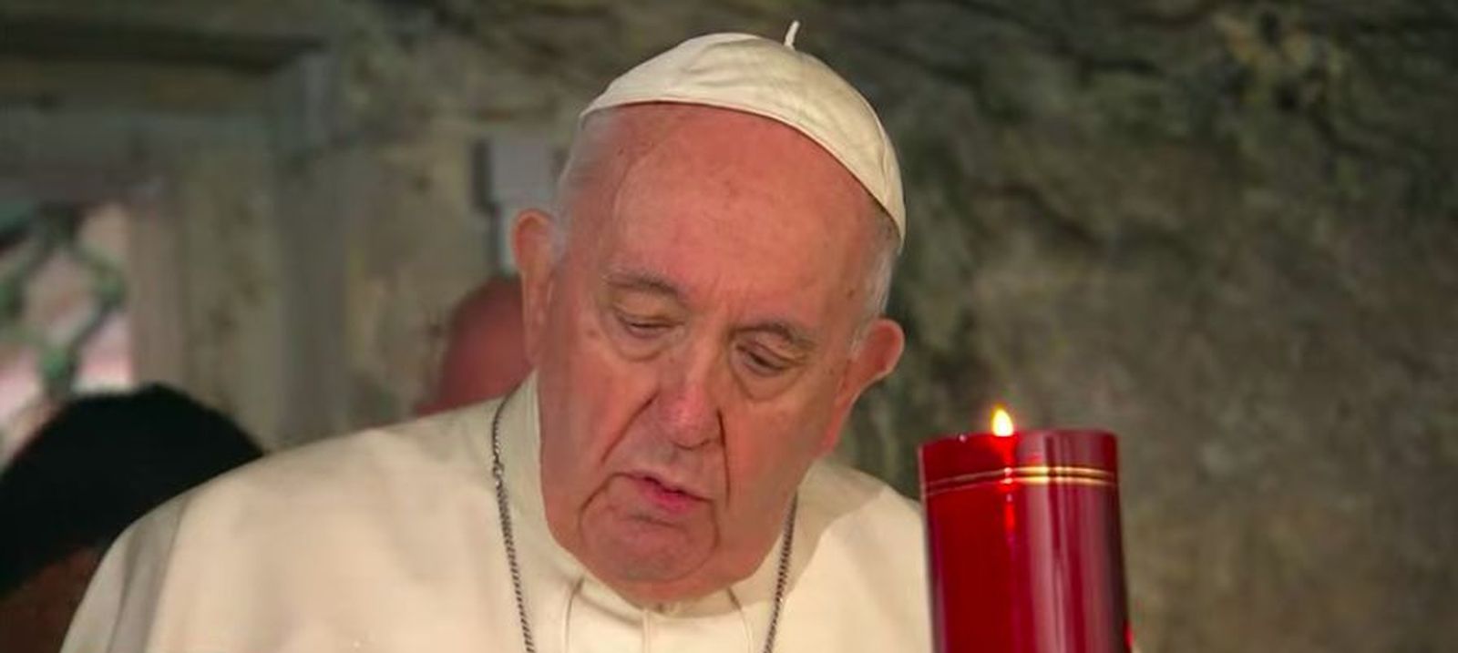 Oración del Papa en la gruta de San Pablo