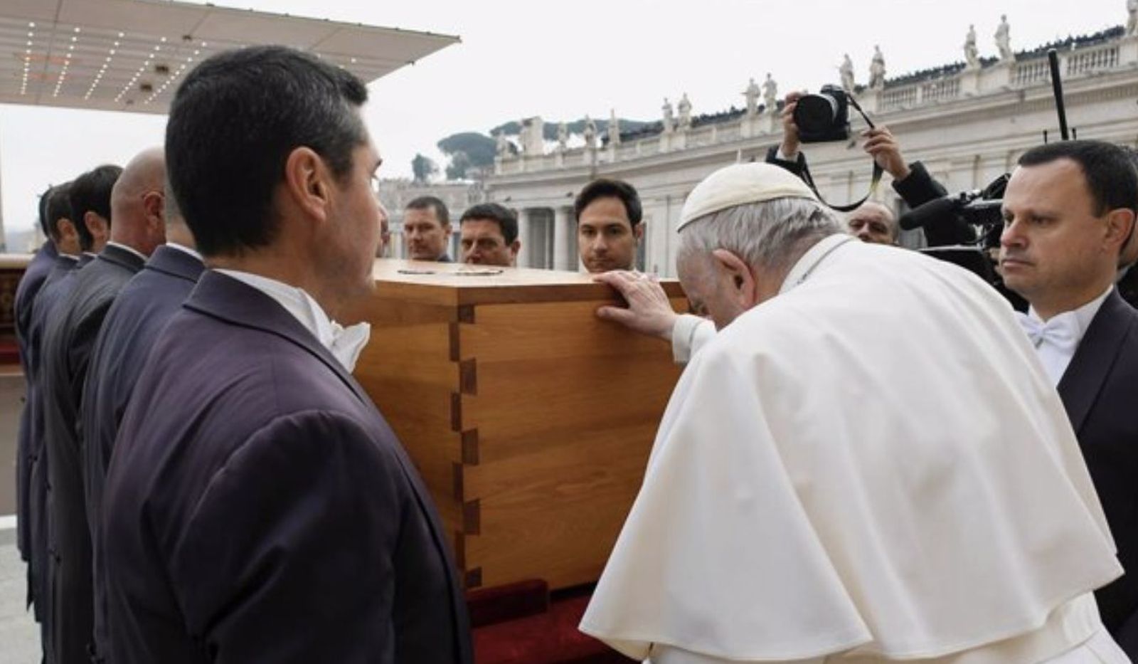 Francisco, en la despedida de Benedicto