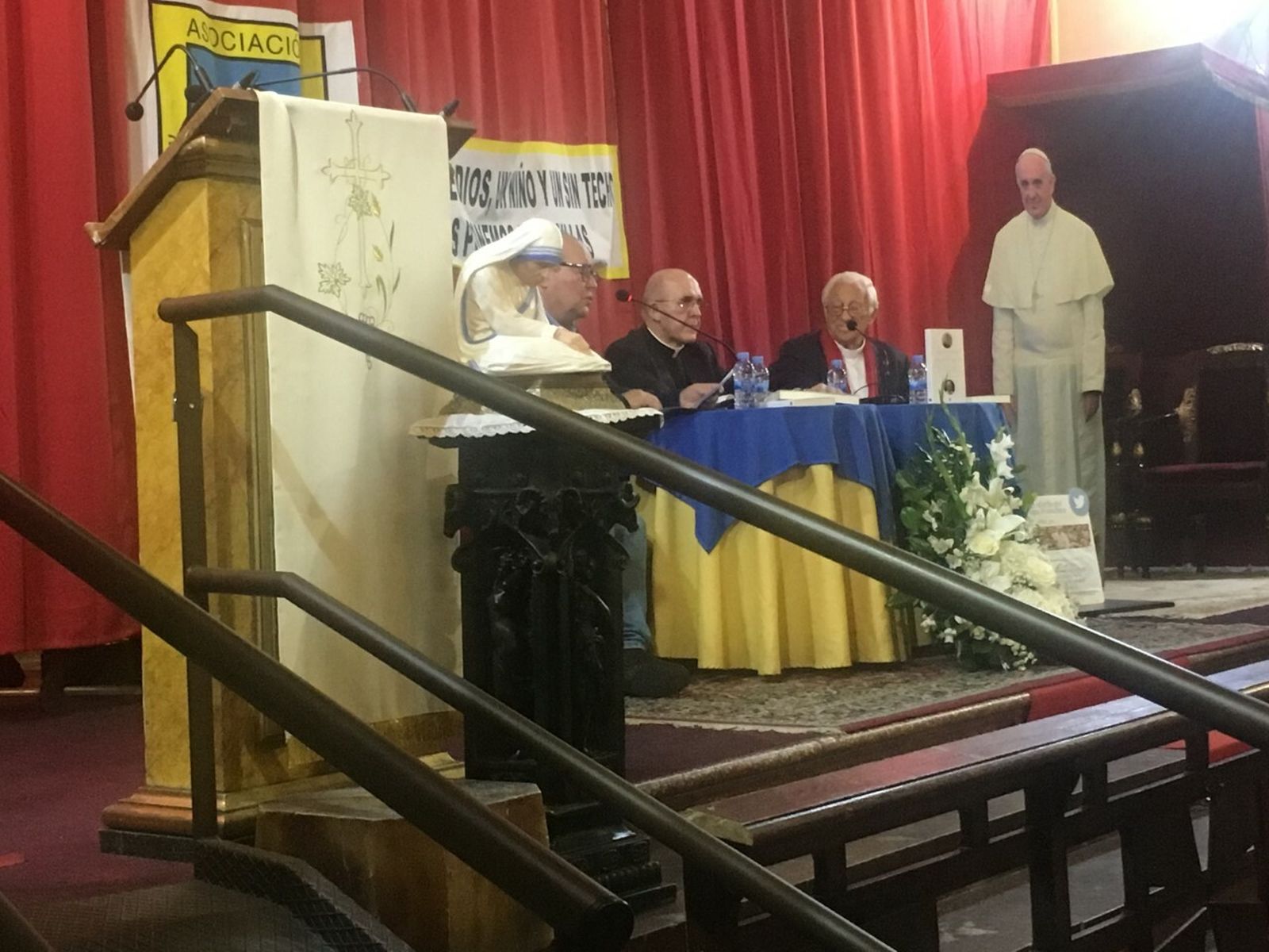 Osoro y el padre Ángel, en san Antón