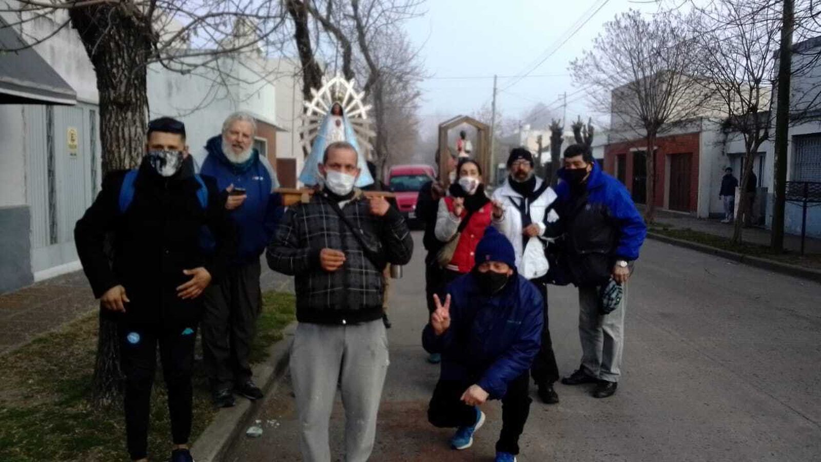 Peregrinan 70 kilómetros por el Papa Francisco y su patria