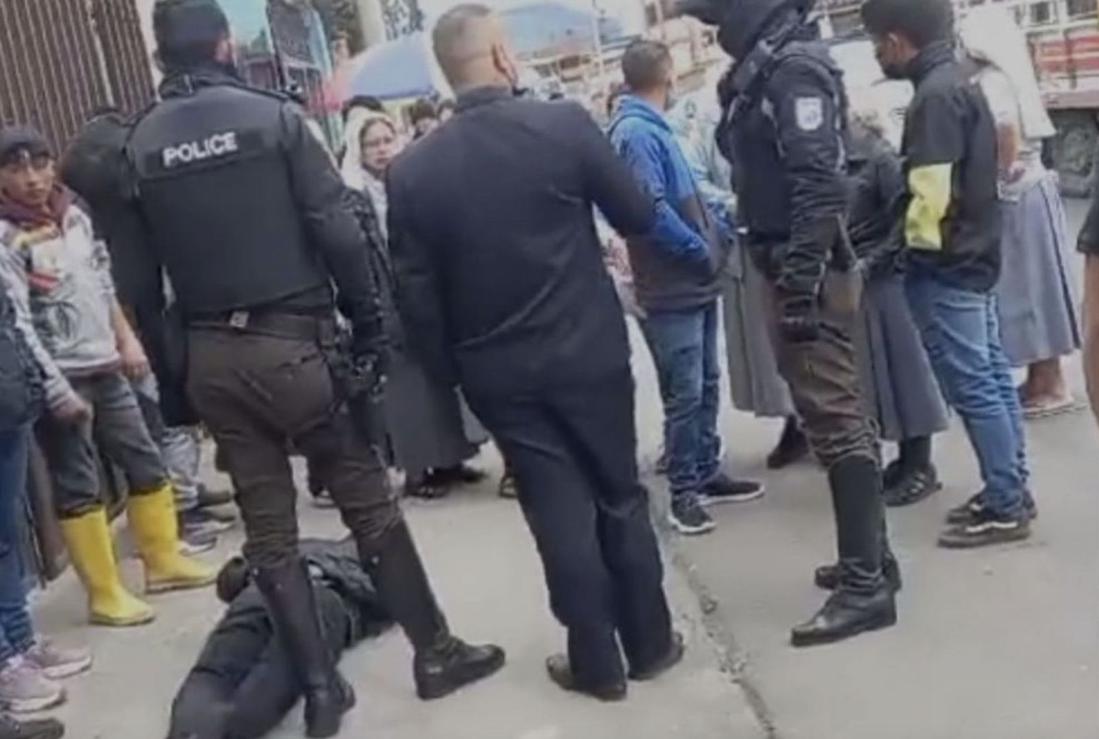 Las religiosas, con la policía y uno de los ladrones