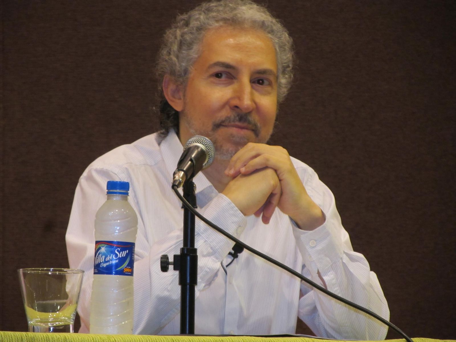 El profesor Ariel Álvarez Valdés