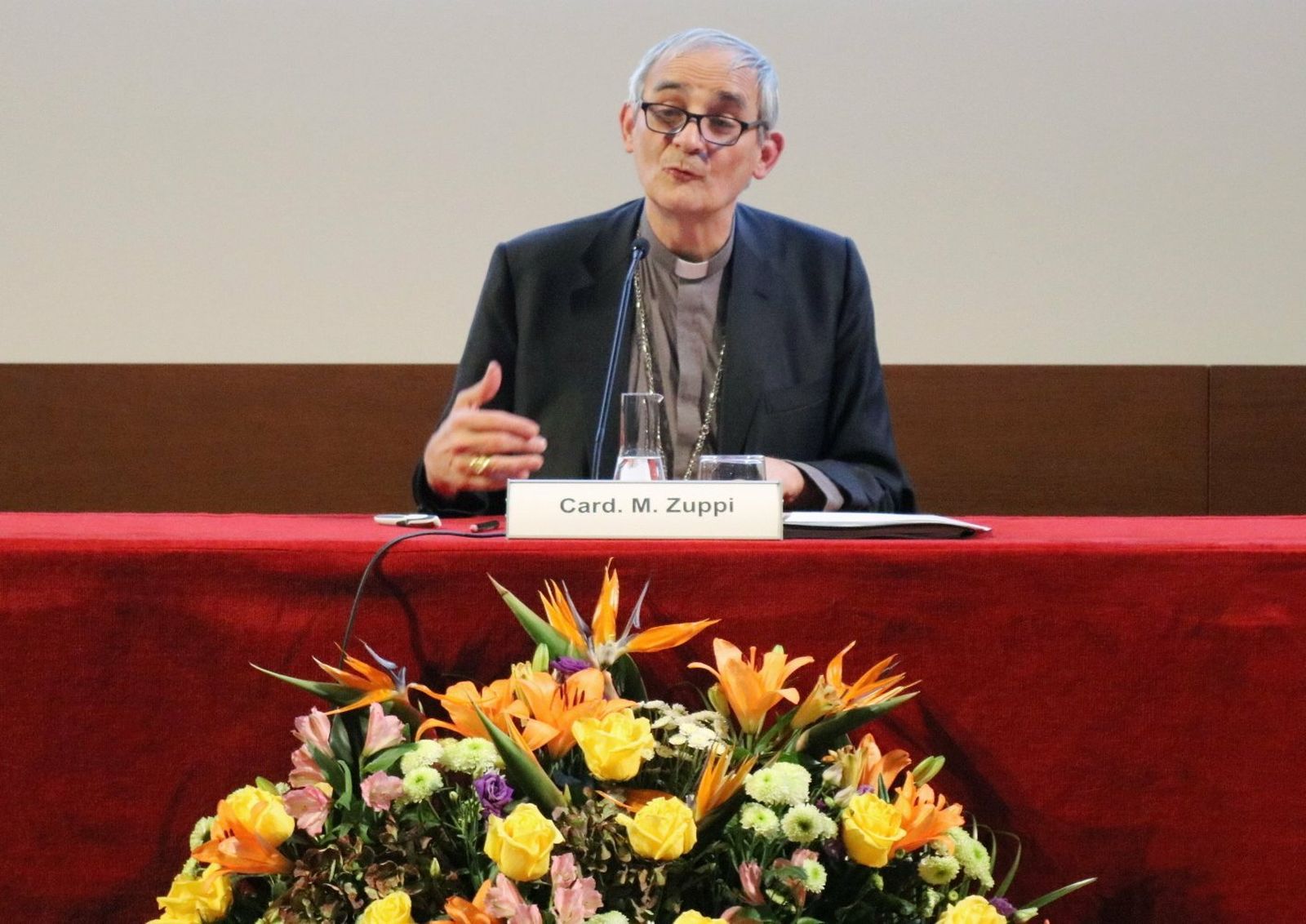 Cardenal Zuppi: “La Iglesia tiene que ser madre y maestra, pero primero madre”