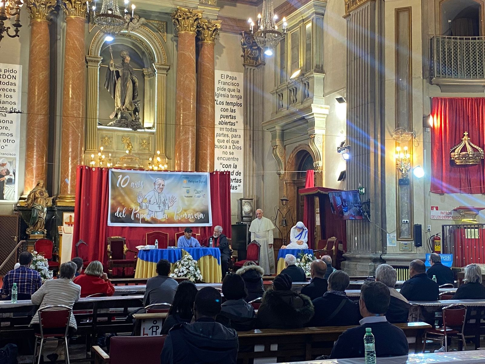 El templo de San Antón durante la mesa de experiencias