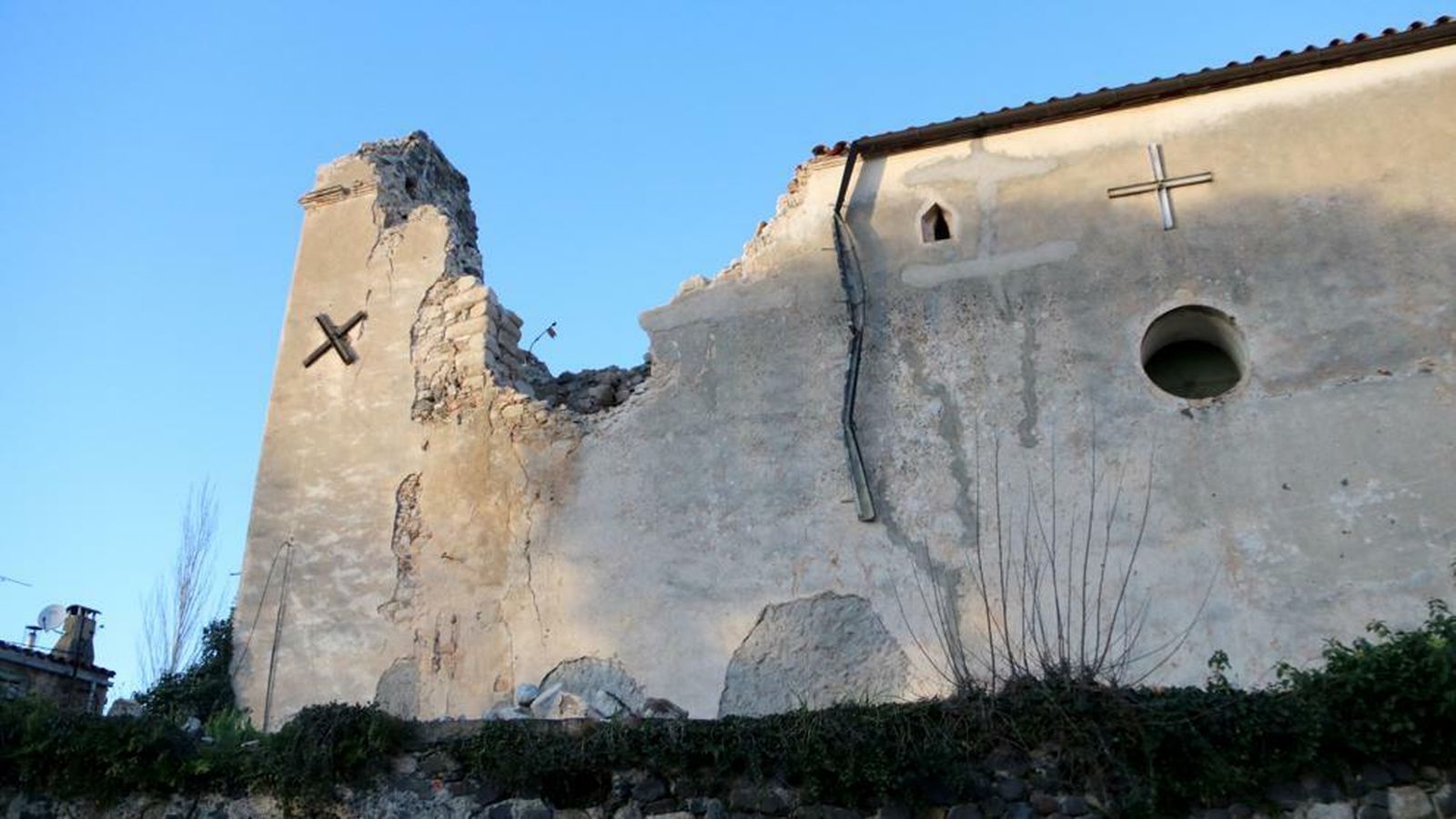 La iglesia de Esparra, en el municipio de Riudarenes (Girona), donde el temporal derrumbó el campanario