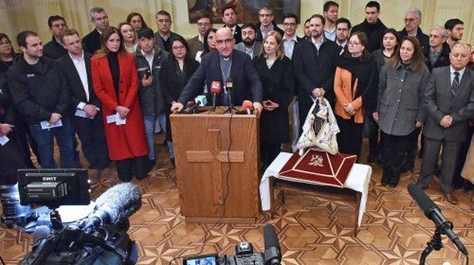 Monseñor Chomali se reúne con candidatas y candidatos de elecciones de octubre próximo