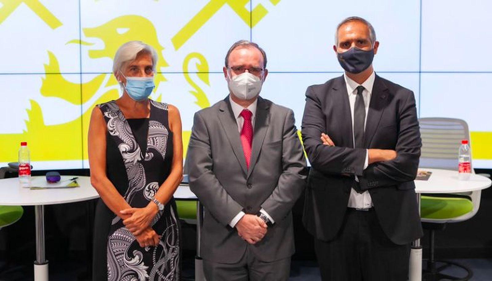 Mercedes Fernández y Alberto Ares, con el rector de Comillas