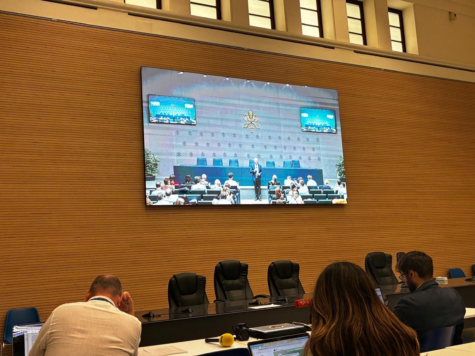 Rueda de prensa en la Sala Stampa