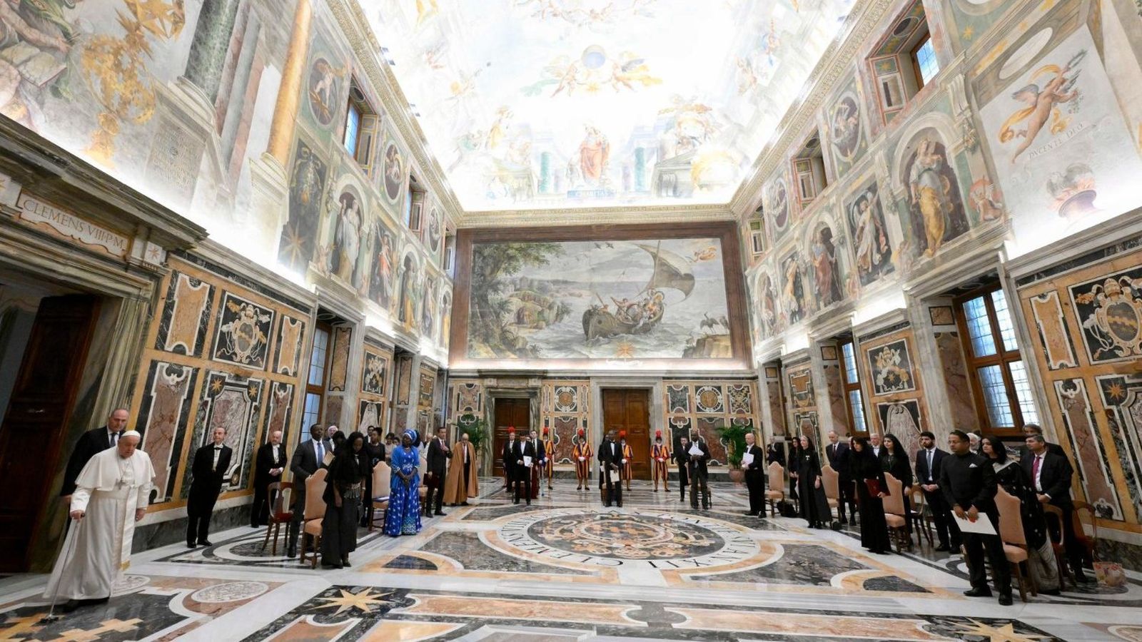El Papa con los nuevos embajadores ante la Santa Sede