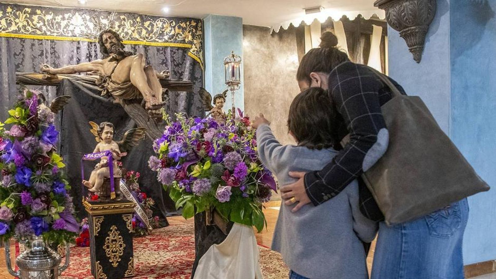 Visita al Cristo de la Pasión y Muerte de Sevilla