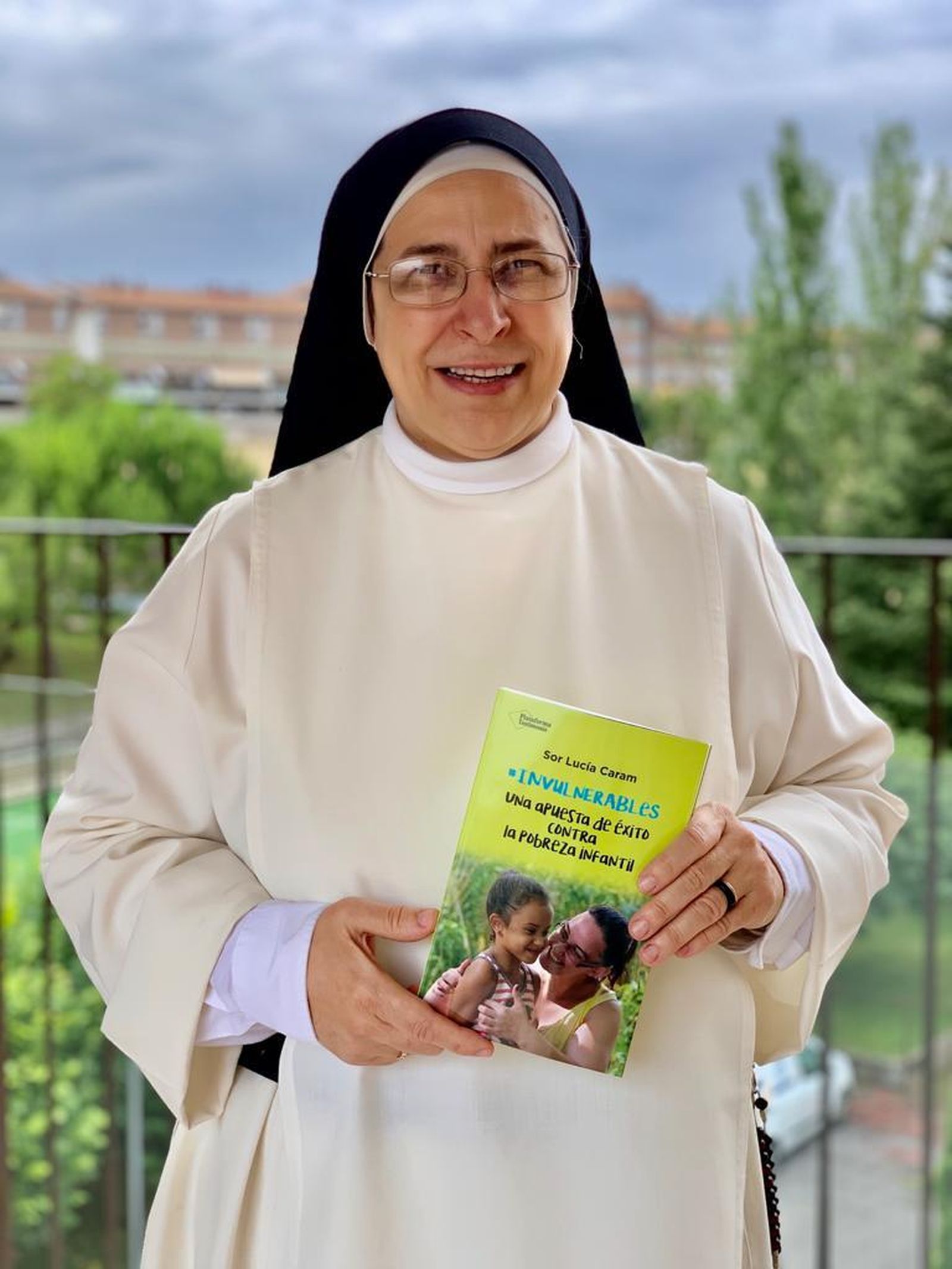 Sor Lucía Caram, con su libro