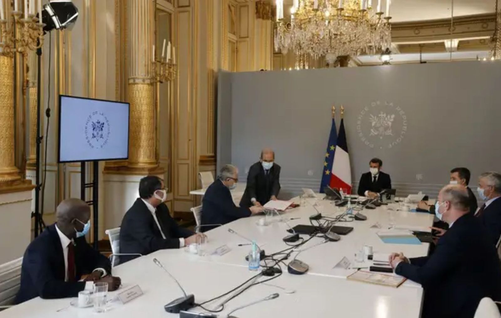 Firma de la Carta de Principios. Mohammed Moussaoui y Macron