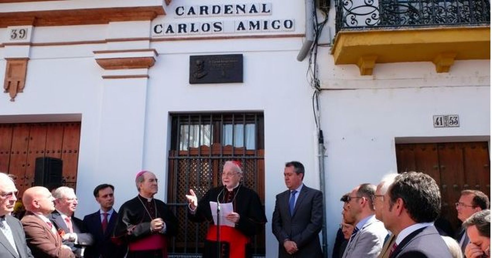 El cardenal Amigo agradeció la dedicación de una calle en Sevilla