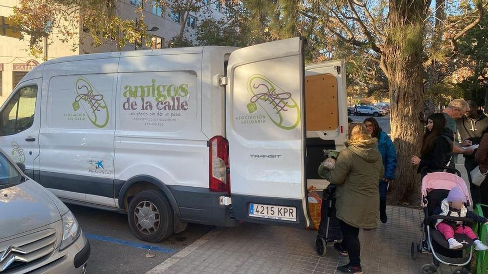 La furgoneta de Amigos de la Calle