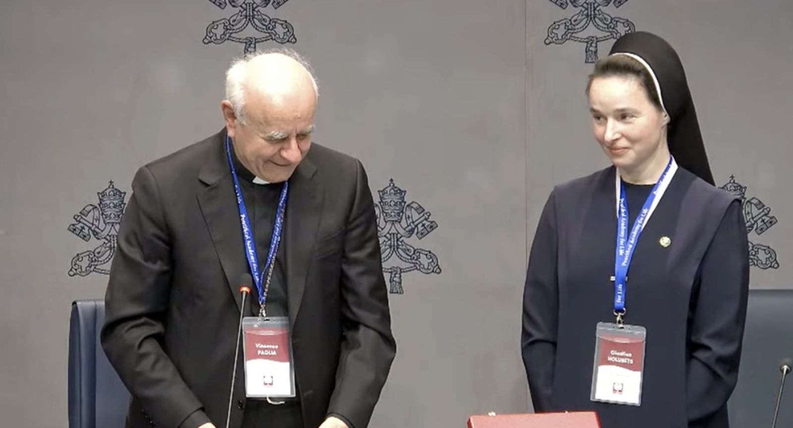 Monseñor Paglia y Sor Giustina Holha