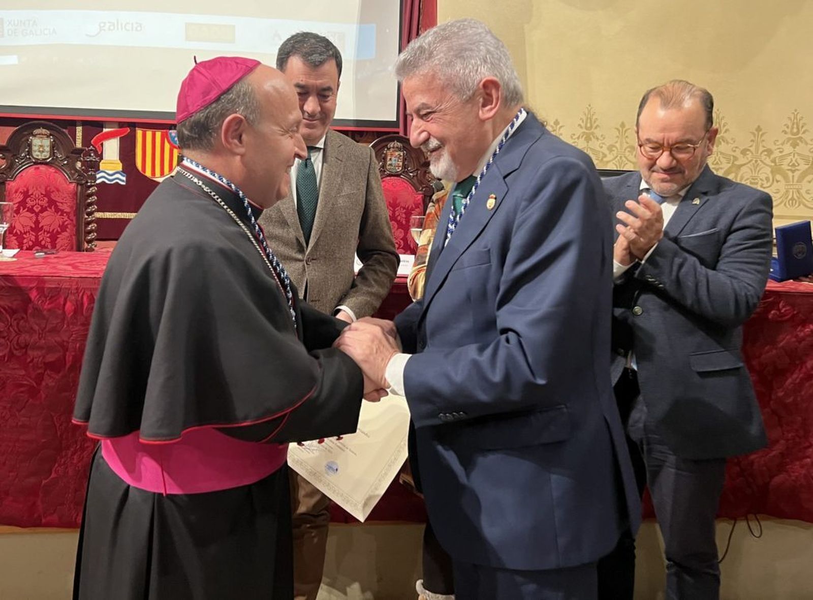 Monseñor Prieto, membro de Honra da Academia Xacobea