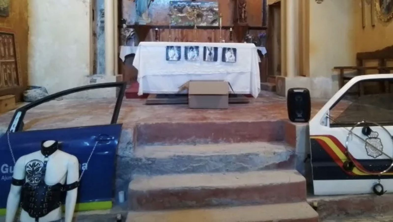 Las piezas expuestas ilegalmente en la iglesia
