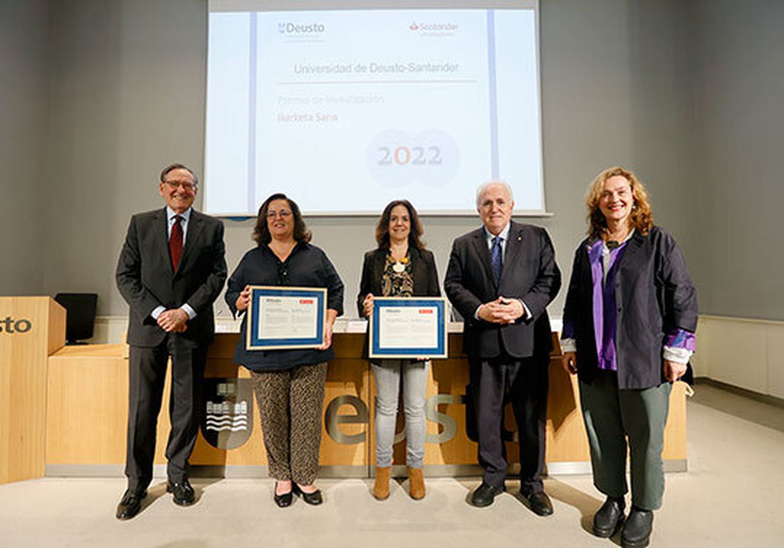 De izqda. a drcha.: Matías Rodríguez Iniciarte, Susana Gorbeña, Mari Luz Guenaga y Rosa Santibáñez