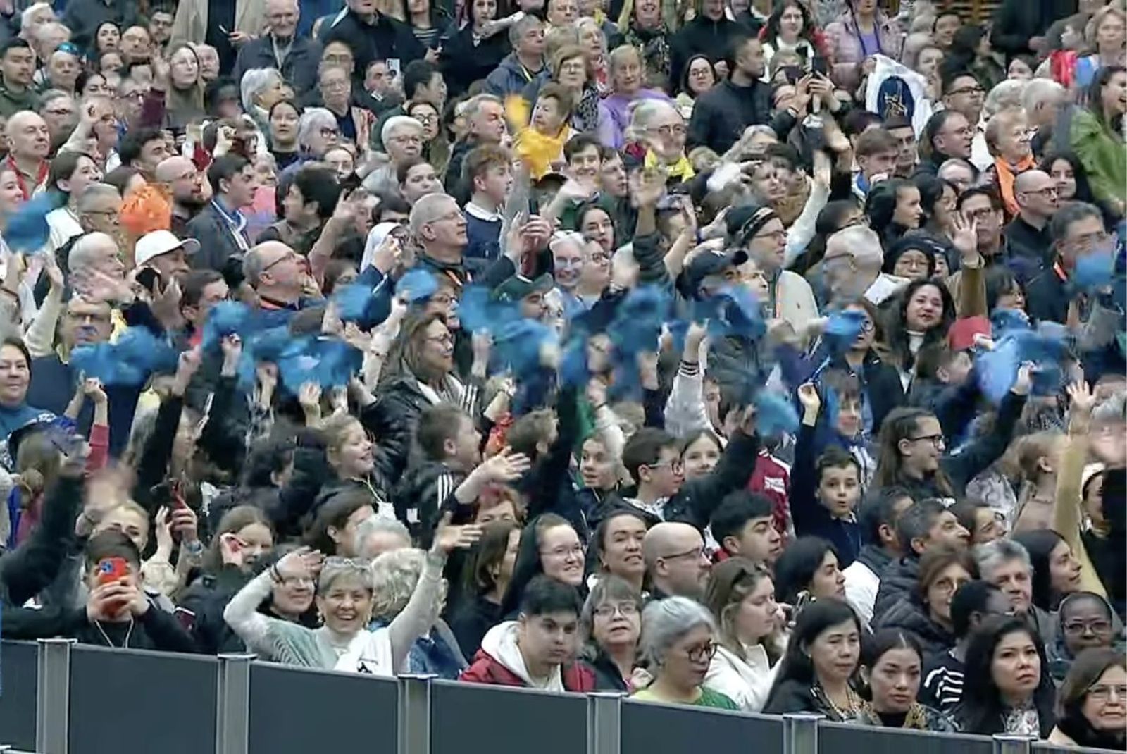 Fieles en la audiencia general