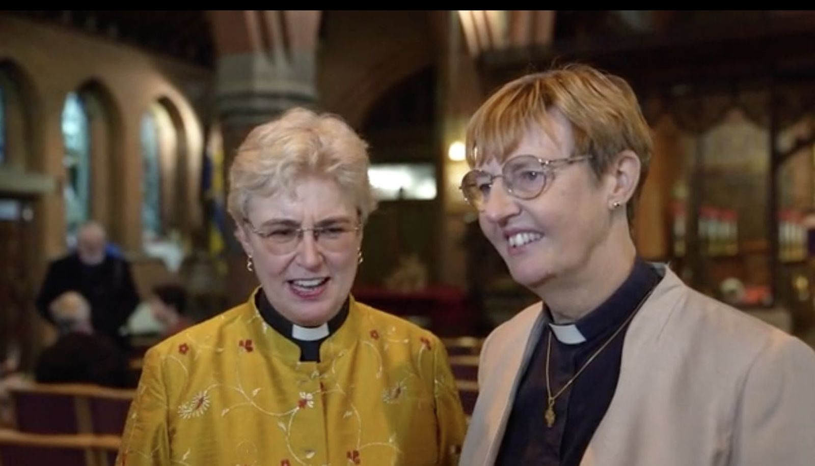 Las dos reverendas, las primeras en recibir la bendición en la Iglesia anglicana