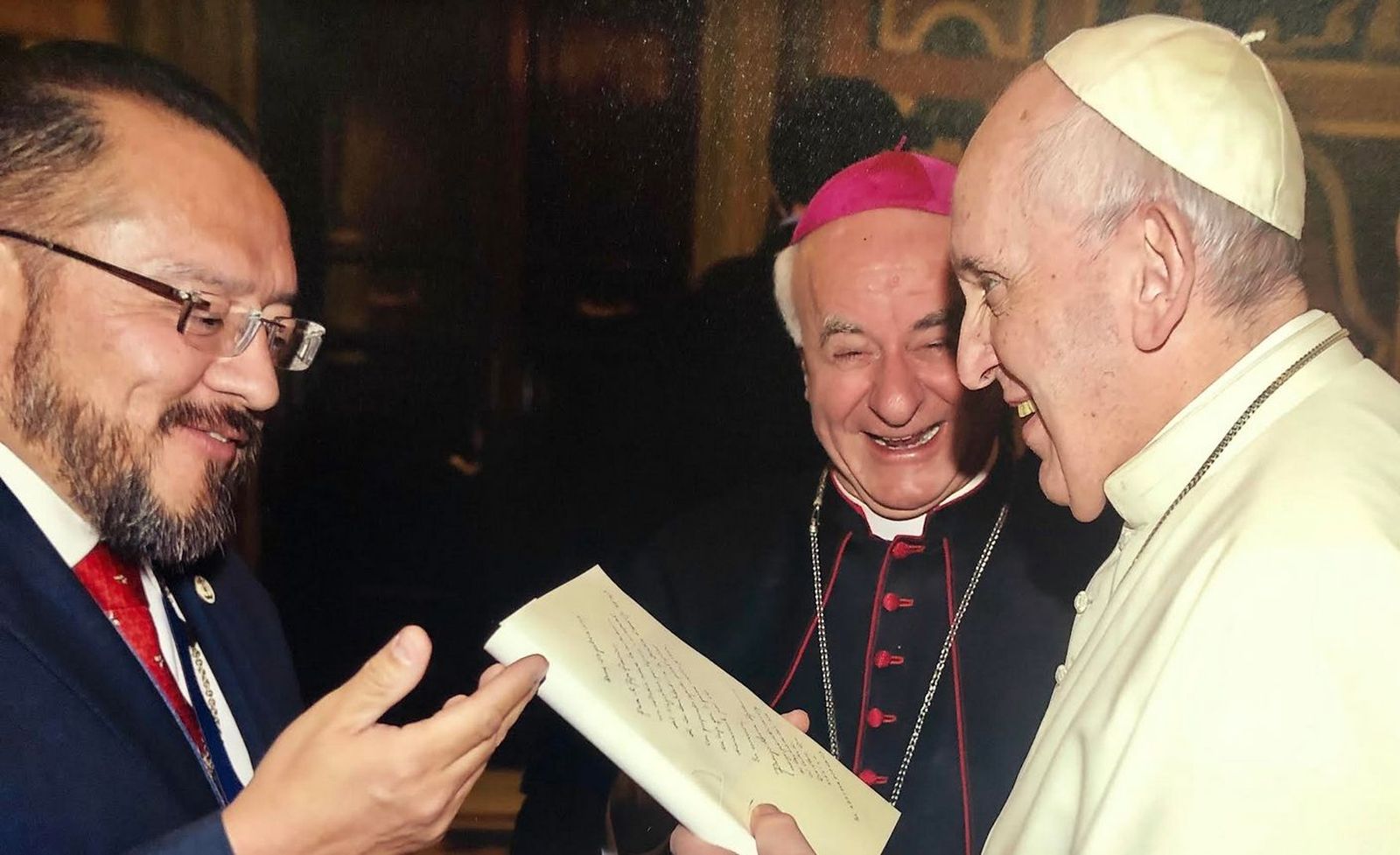 (30) El Papa saluda a Rodrigo Guerra