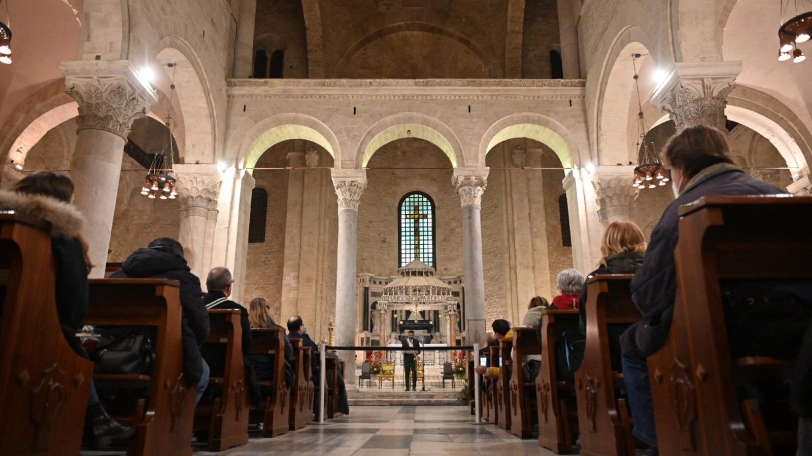 Interior de la basólica de San Nicolás de Bari