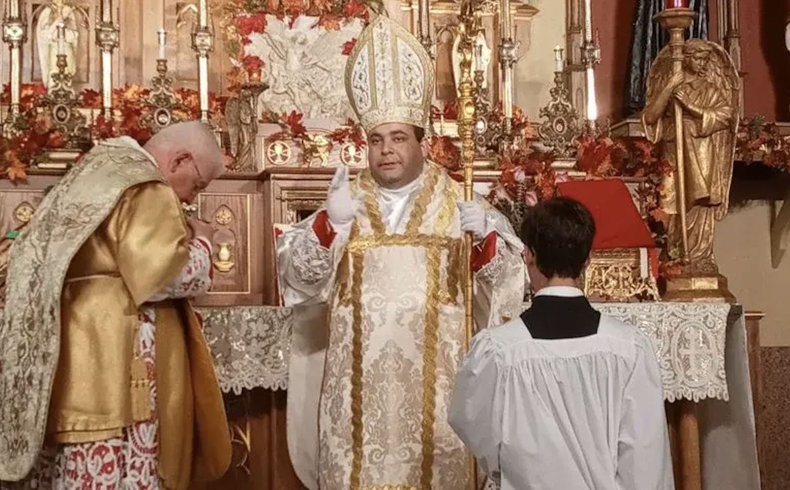 Da Silva tras su falsa ordenación episcopal