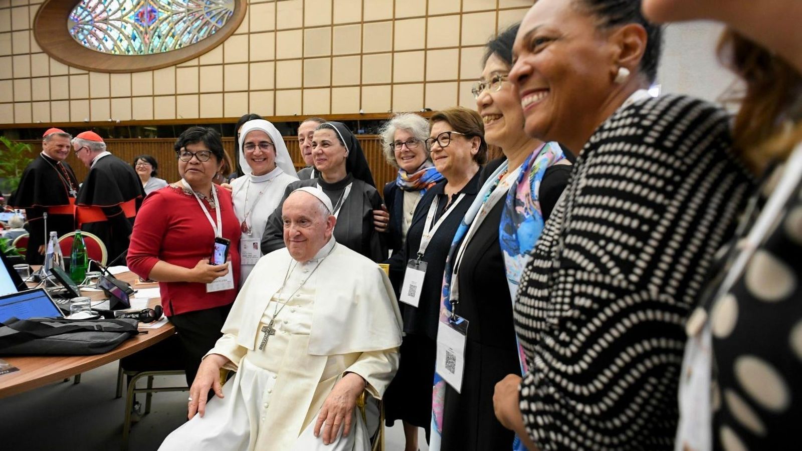 El Papa, junto a mujeres en la primera fase del Sínodo