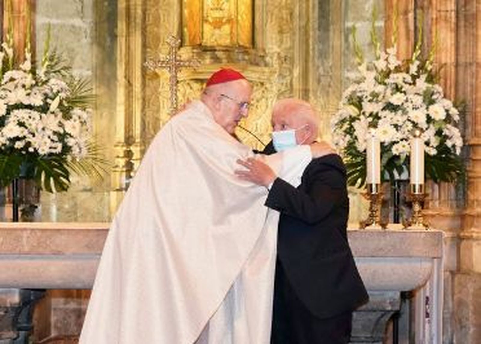 Saludo del cardenal Osoro y el cardenal Cañizares
