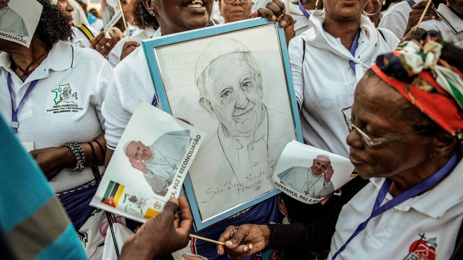 Fieles de Mozambique dan la bienvenida al Papa