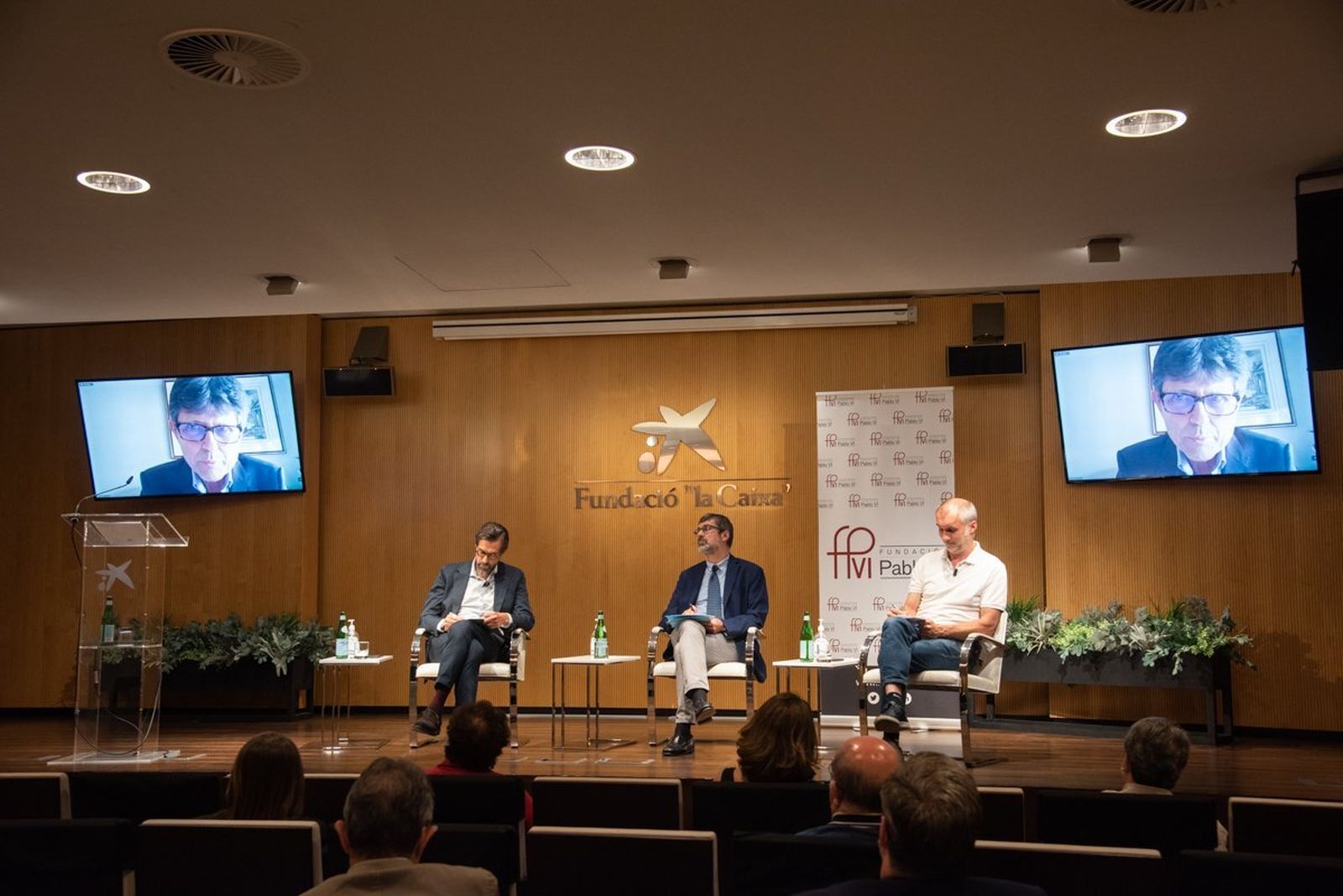 Palau Macaya. Debate patentes de las vacunas de COVID