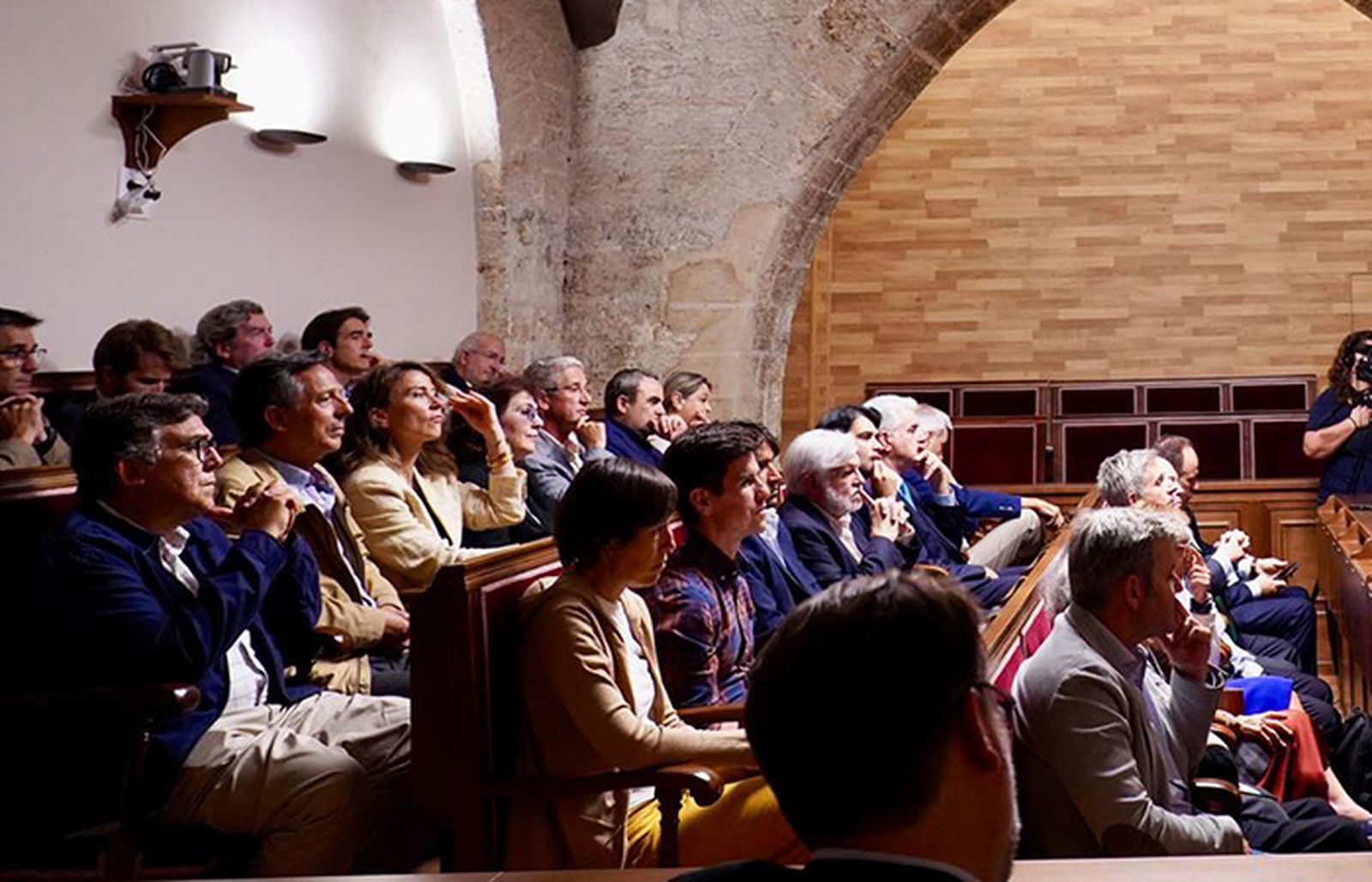 Asistentes a la apertura del curso del Observatorio Socioeconómico y Político de la UCV