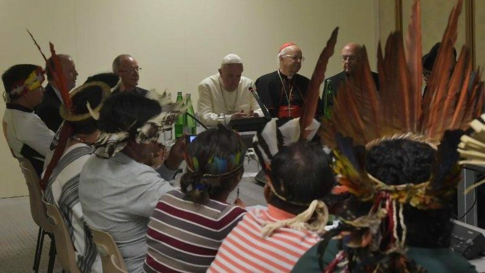 El Papa se reunió con un grupo de indígenas