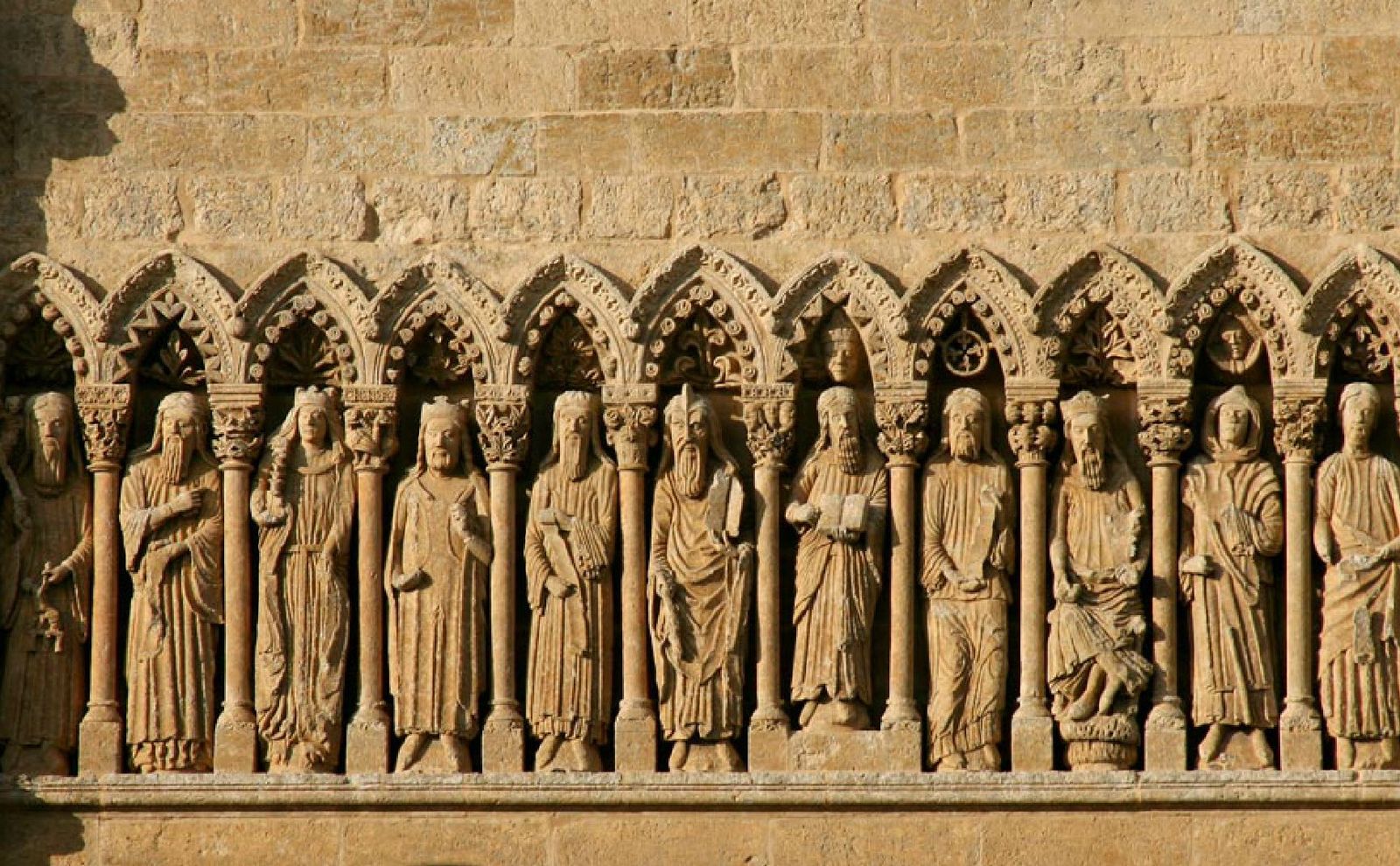 Friso gótico de la Puerta de las Cadenas