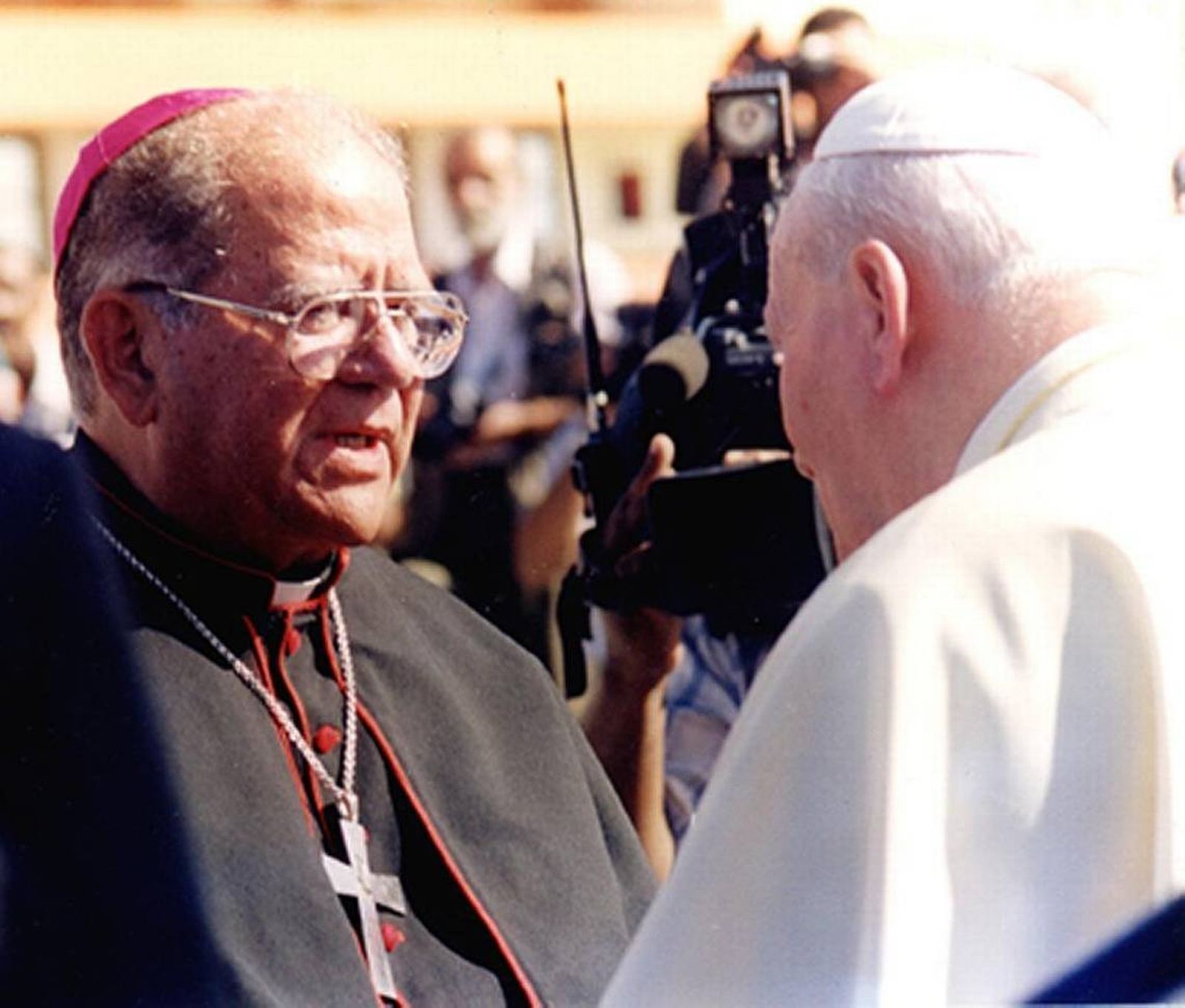 Del Vaticano a la UH: 25 años entre discursos