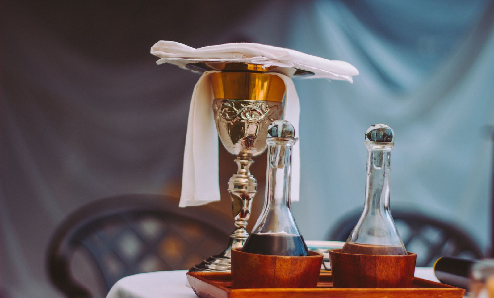 El uso de un vino inadecuado, ¿invalida las misas?