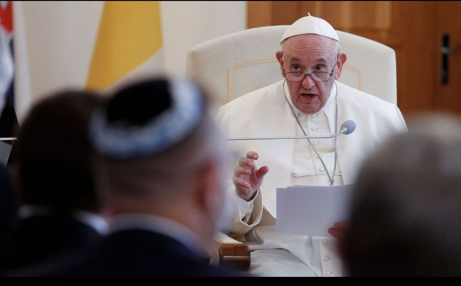 Francisco en un encuentro con la comunidad judía de Eslovaquia
