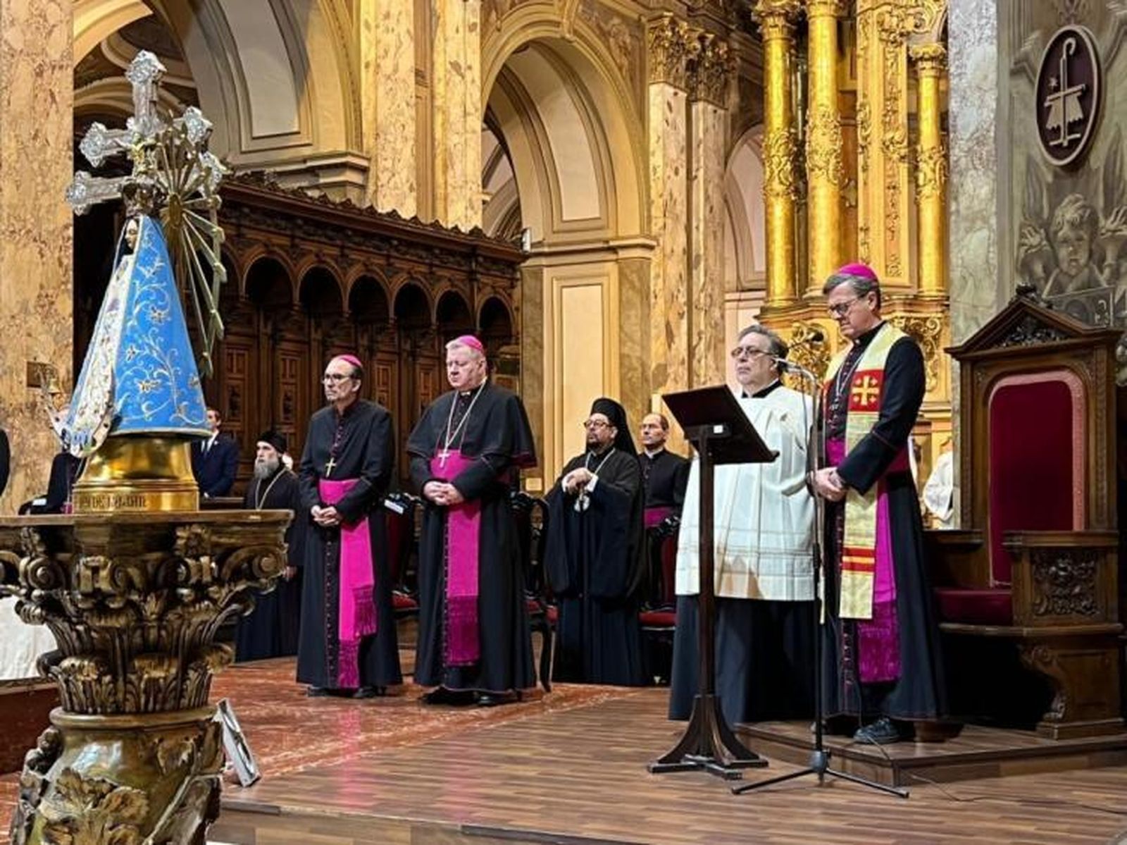 Oración durante el Tedeum en la catedral de Buenos Aires
